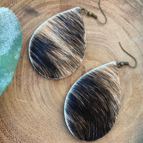 NWT Genuine Cowhide Handmade Lightweight Teardrop Western Dangle Drop Earrings - Picture 4 of 10